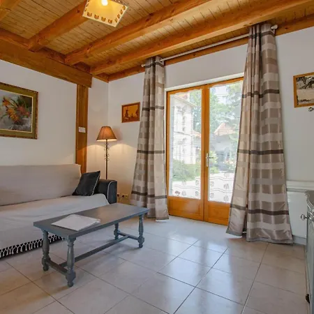 Holiday home Les Pres Saint Jean Champigny-sur-Aube