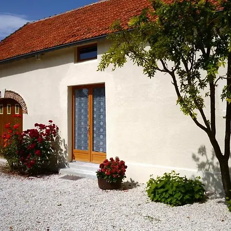 Holiday home Les Pres Saint Jean Champigny-sur-Aube